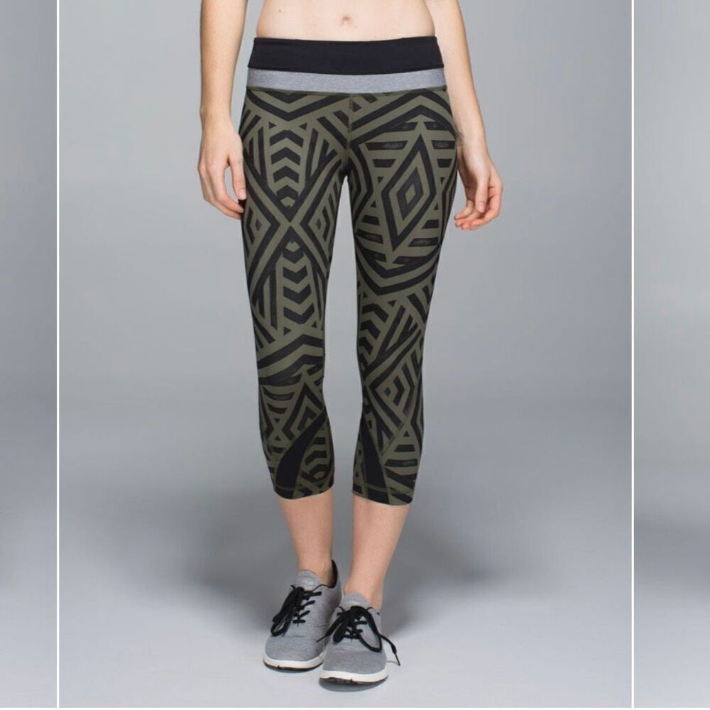 Lululemon Run: Inspire Crop II *All Full-On Luxtreme 10